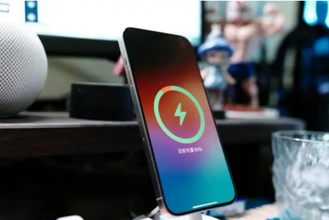 西区街道苹果15换屏服务分享用什么充电器给iPhone15充电更好 